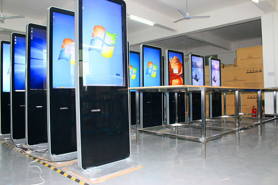 چین 42 اینچ 55 اینچ LCD علامت های تبلیغاتی دیجیتال سفارشی با ایستگاه شارژ پذیرفته شده تامین کننده